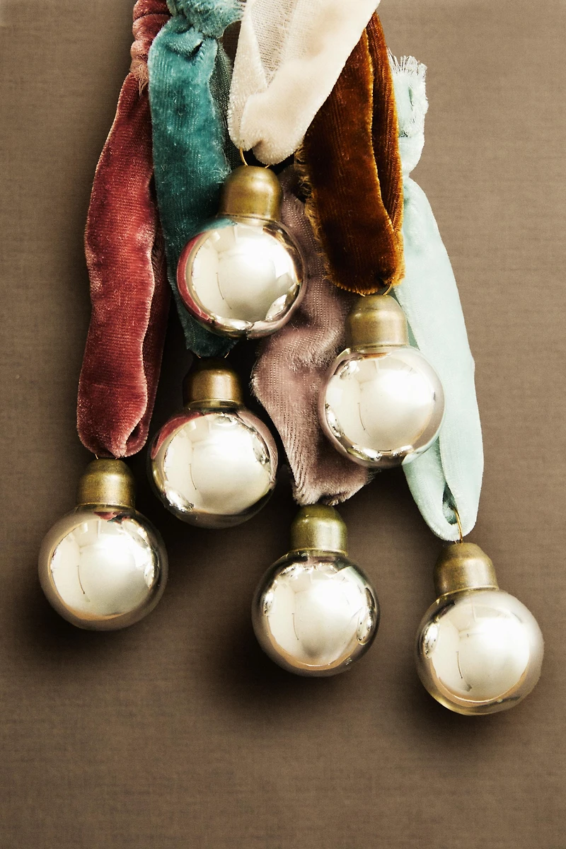 SET OF MINI BALL CHRISTMAS TREE ORNAMENTS WITH BOW (SET OF 6)