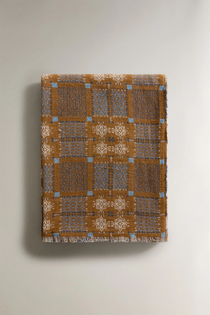 GEOMETRIC DESIGN BLANKET