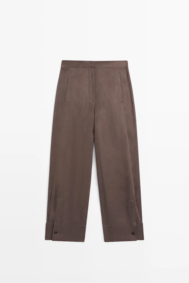 Total look flowing trousers with buttoned hems