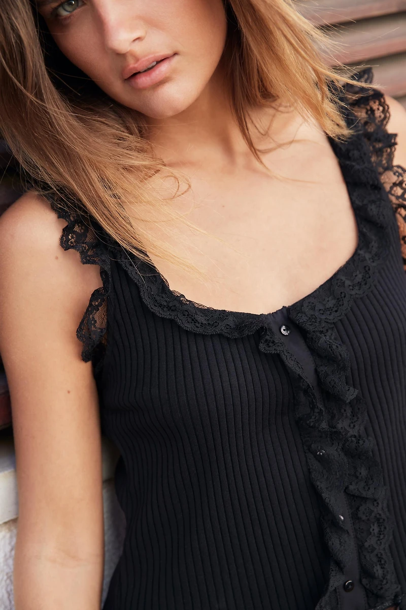 LACE BUTTON TOP