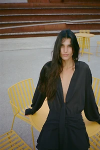 ROBE COURTE FLUIDE À VOLANTS