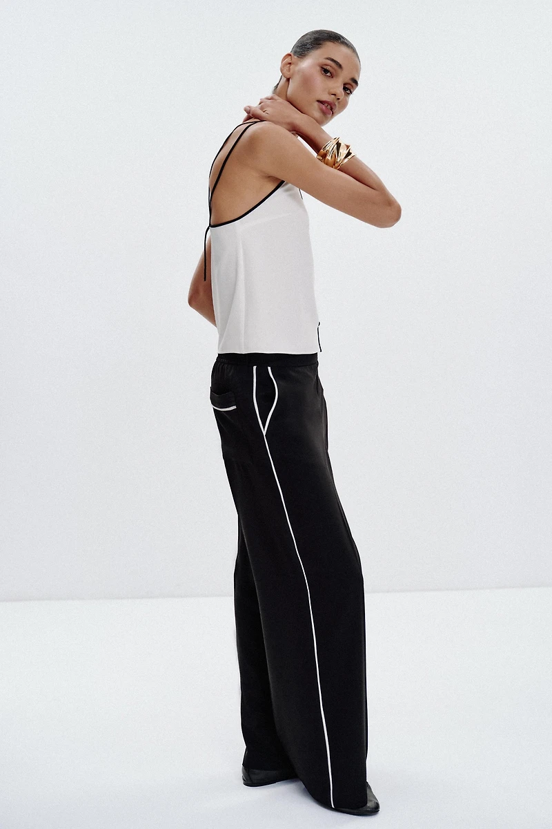CONTRAST PIPED TRIM CAMISOLE