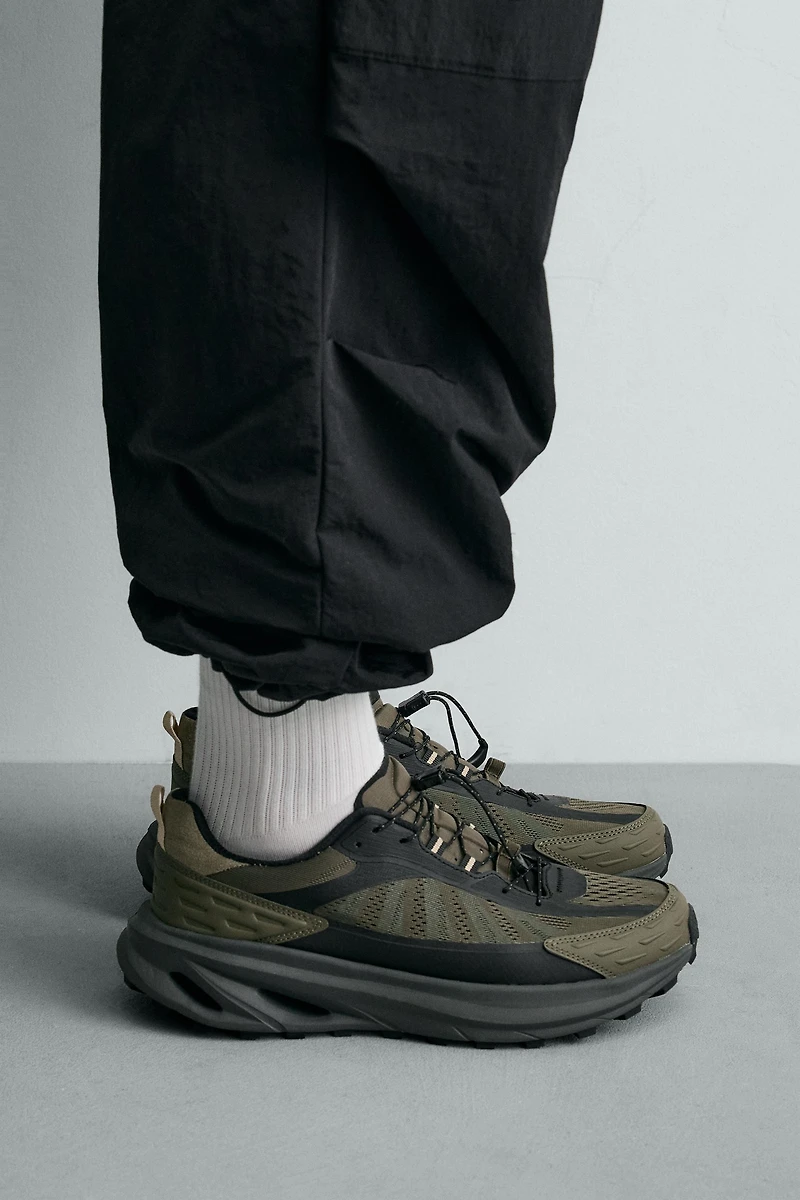 ATHLETIC SNEAKERS
