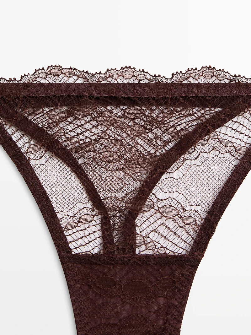 Scalloped lace thong
