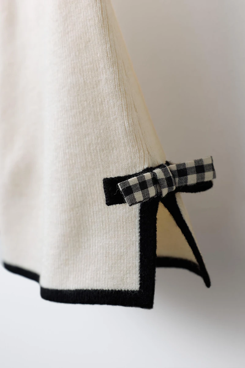 JUPE EN MAILLE AVEC LACETS CONTRASTE