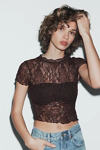 LACE CROP TOP