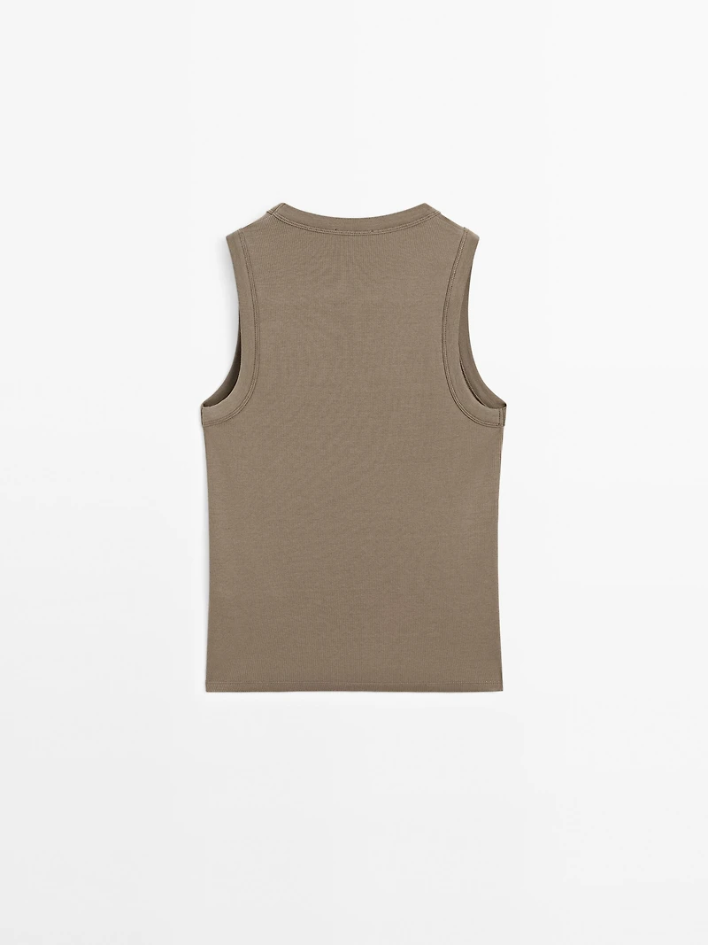 Heavy weight ribbed round neck top