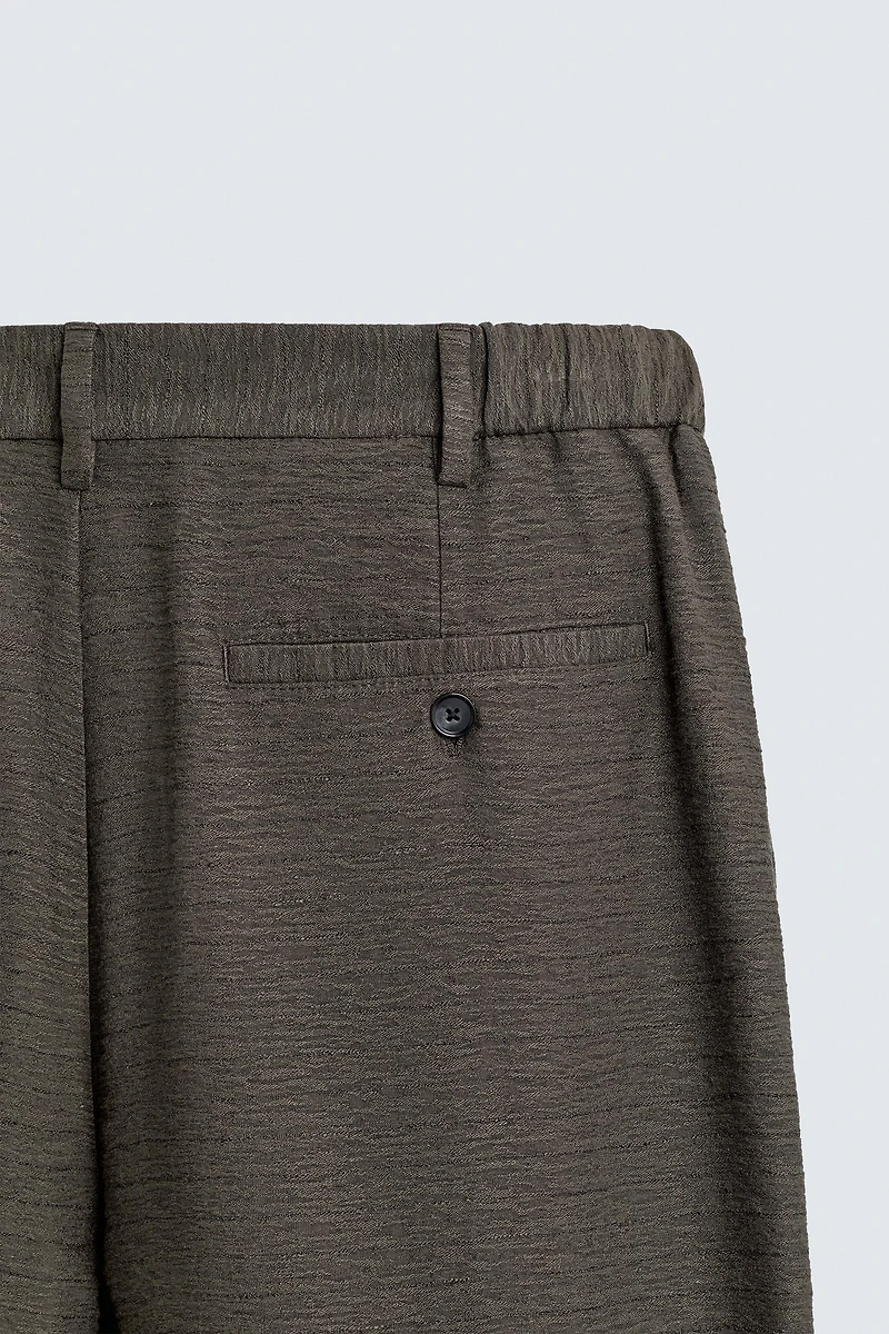 FLOWY TEXTURED PLEATED PANTS