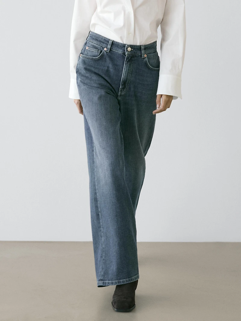 Relaxed fit mid-rise jeans
