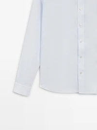 Chemise slim à rayures en lin