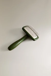 CURVED BRISTLE PET BRUSH
