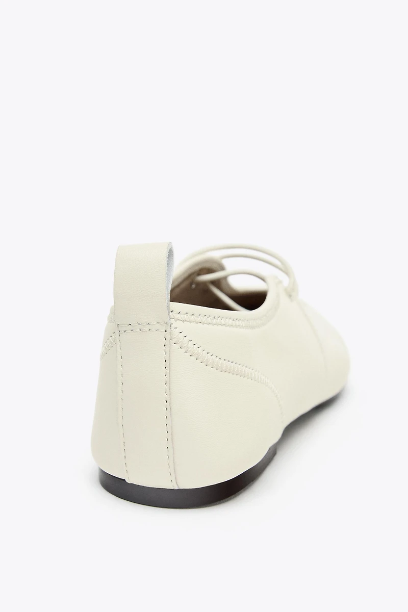 BALLERINES EN CUIR AVEC SURPIQÛRES