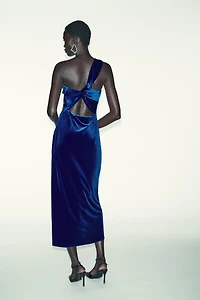 ROBE MI-LONGUE ASYMÉTRIQUE EN VELOURS