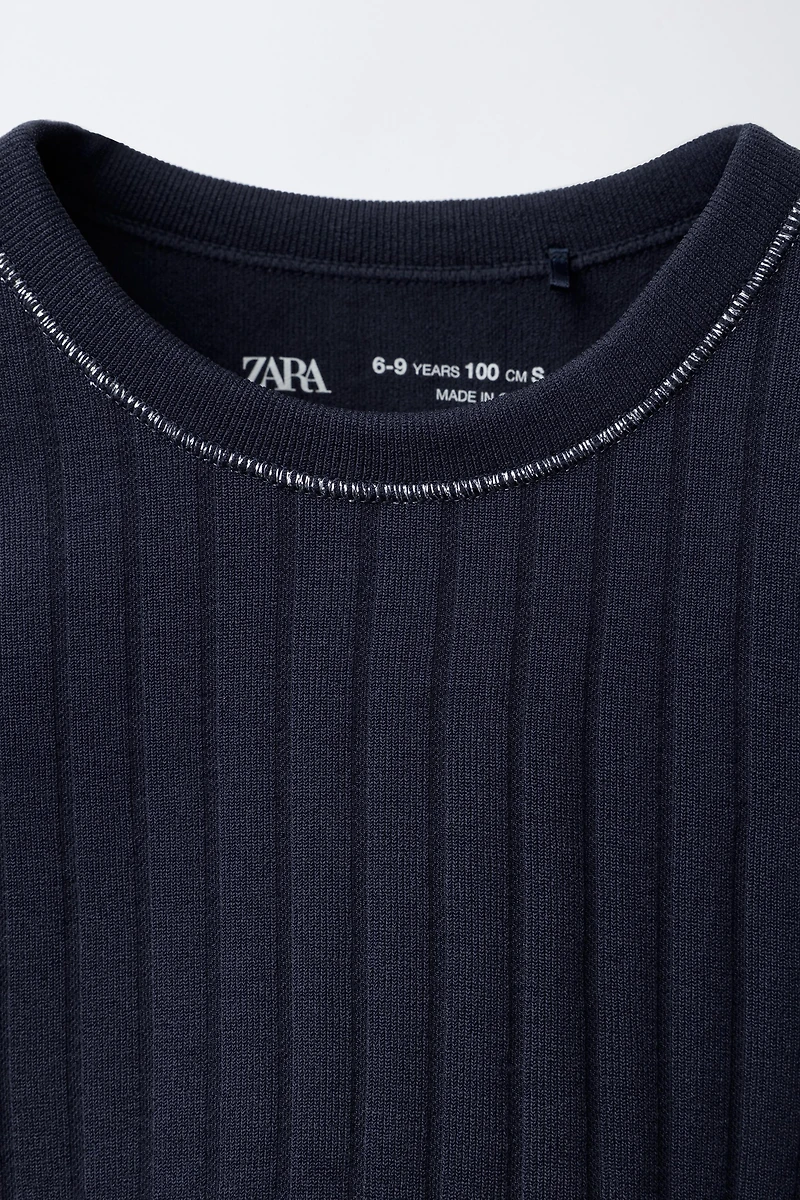 T-SHIRT SEAMLESS DE SPORT À LISERÉS BRILLANTS