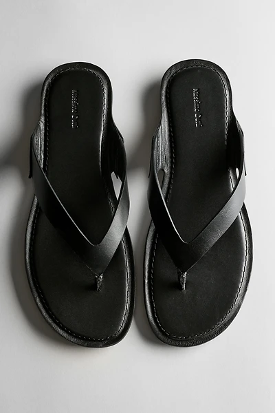 Flat leather sandals