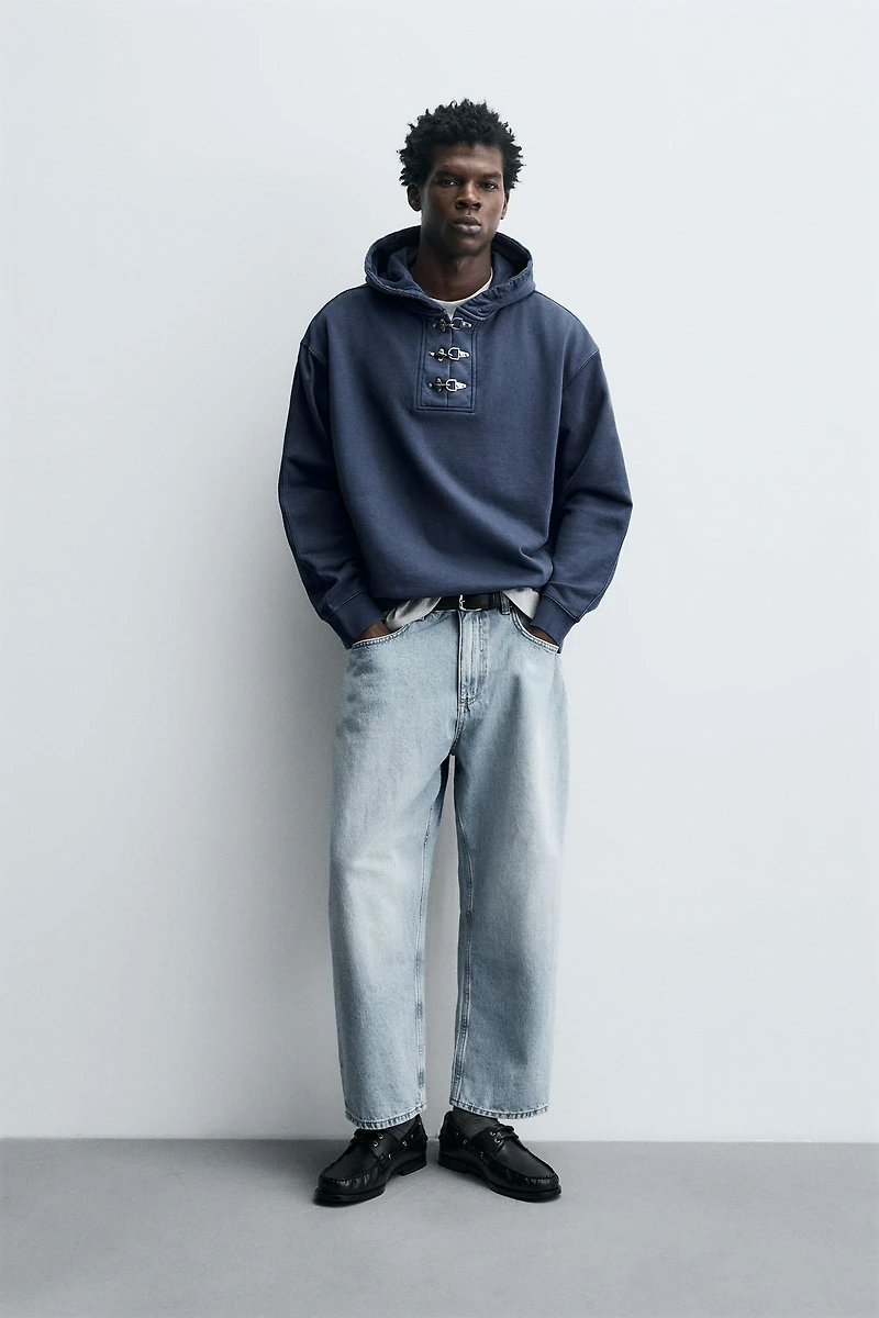 TOGGLE HOODIE SWEATSHIRT