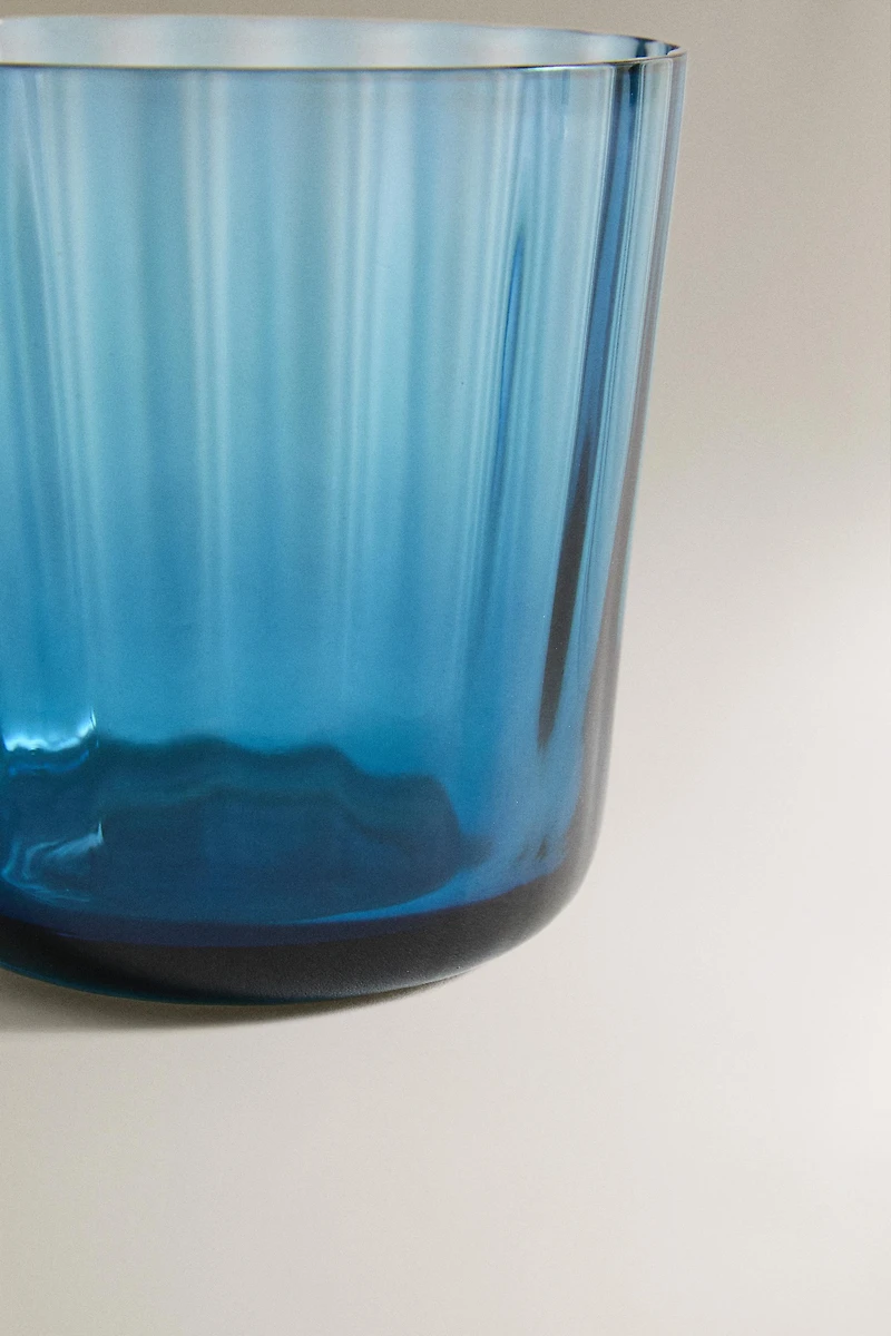 GLASS TUMBLER WITH LINE DESIGN