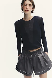 PIPING DETAIL VOLUME SHORTS