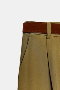 PANTALON À PINCES AVEC CEINTURE