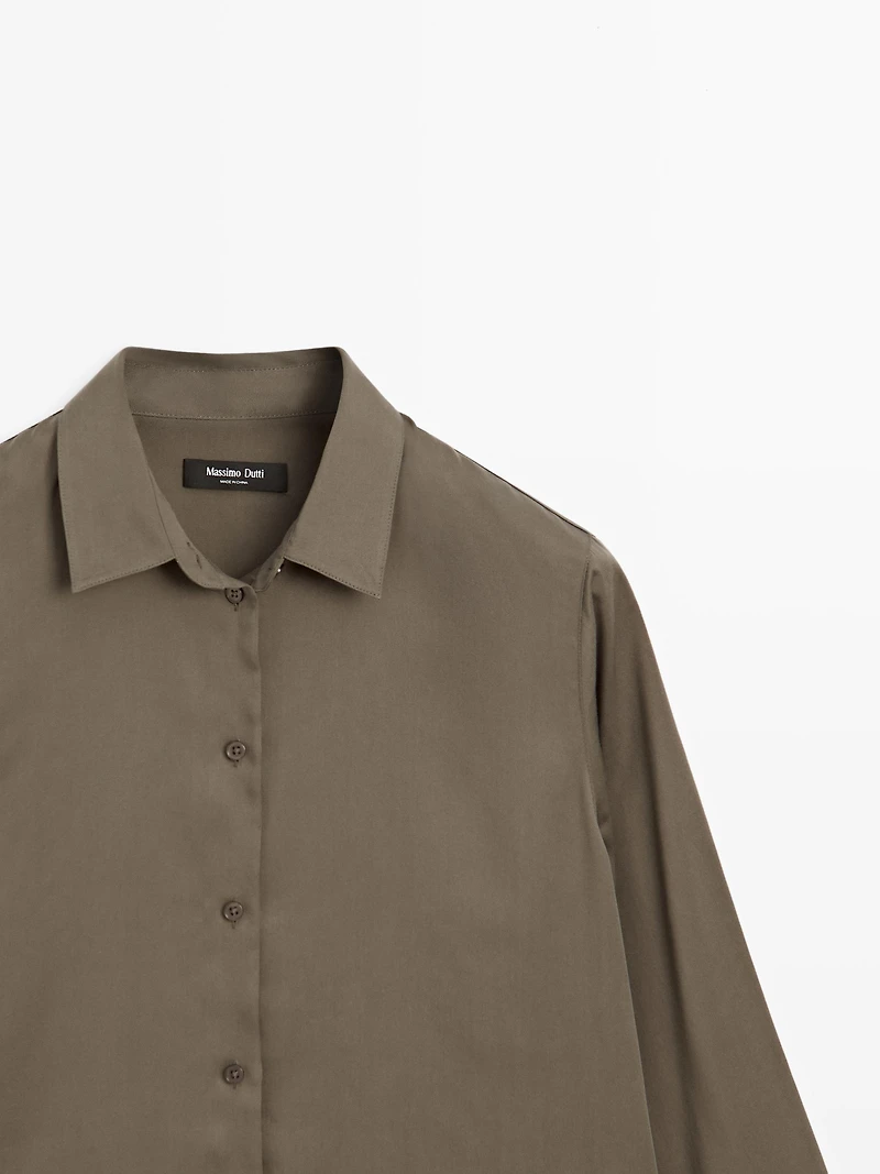 Flowing shirt with collar