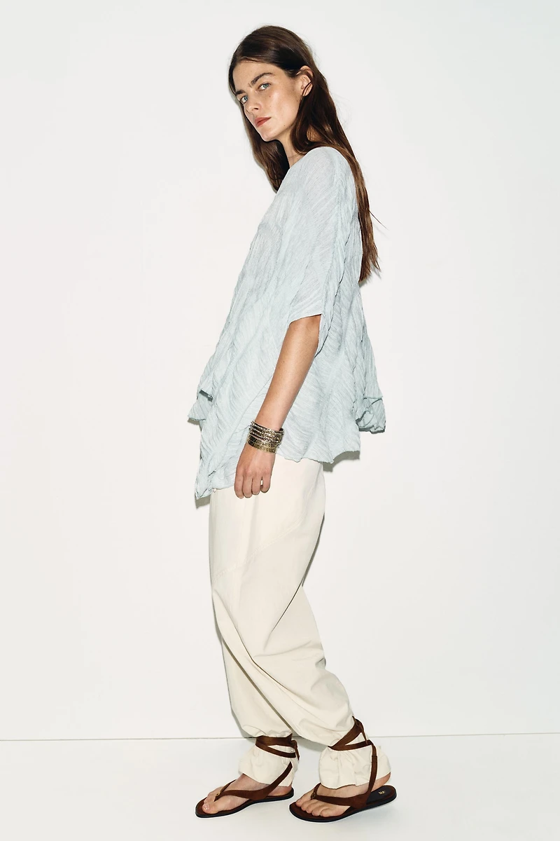TEXTURED CAPE TOP