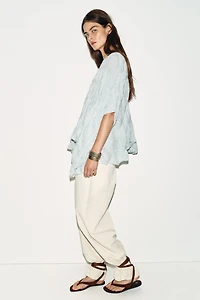 TEXTURED CAPE TOP