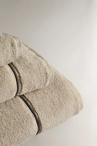 BATH TOWEL WITH EMBROIDERED SCALLOP