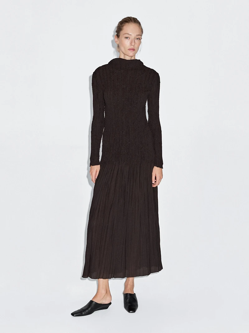 Long pleated stretch dress
