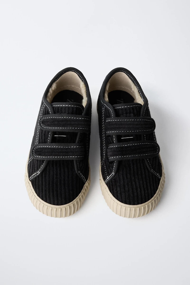 TENNIS EN COTON CÔTELÉ AVEC INTÉRIEUR MOUTONNÉ