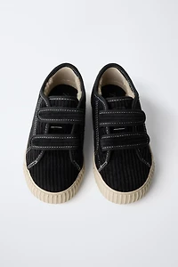 TENNIS EN COTON CÔTELÉ AVEC INTÉRIEUR MOUTONNÉ