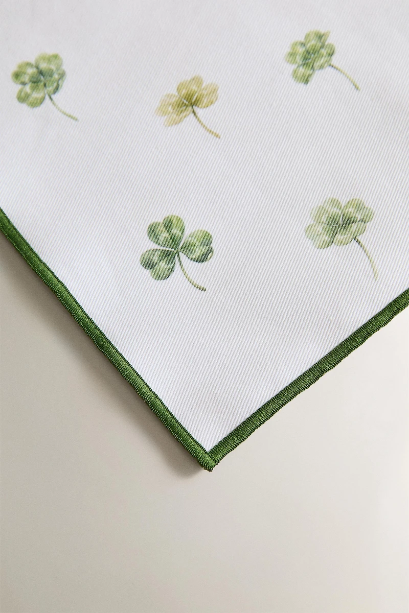 RESIN-COATED CLOVER PLACEMAT