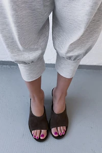 LEATHER BLOCK HEEL SANDALS