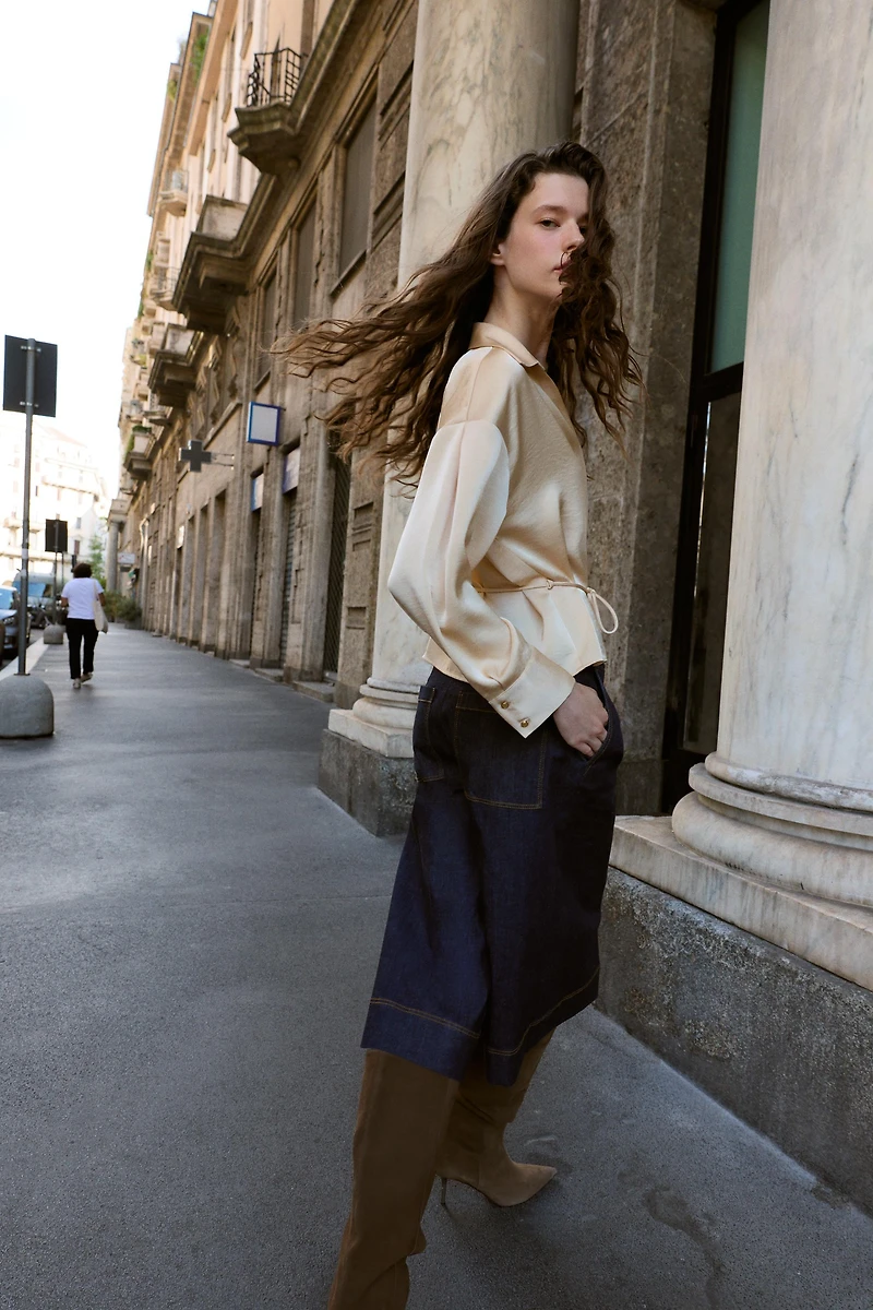 SATIN EFFECT BLOUSE WITH THIN BELT