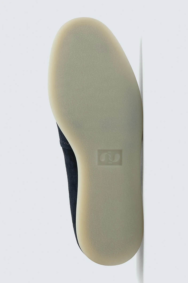CASUAL LEATHER LOAFERS
