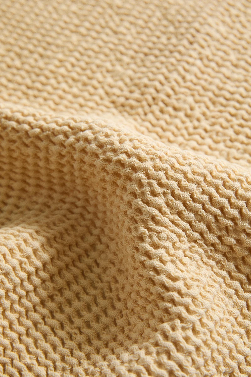 WAFFLE-KNIT TEXTURED BATH TOWEL