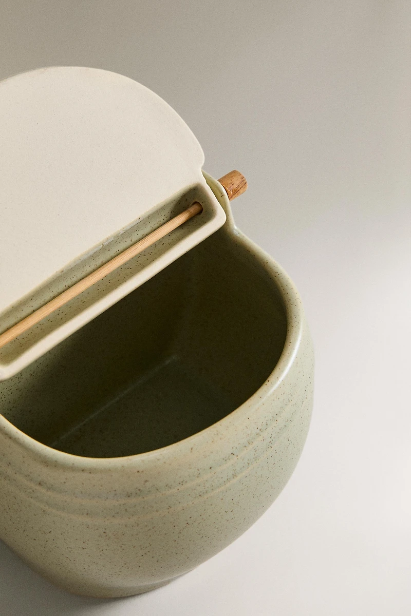 STONEWARE SALT SHAKER WITH LID