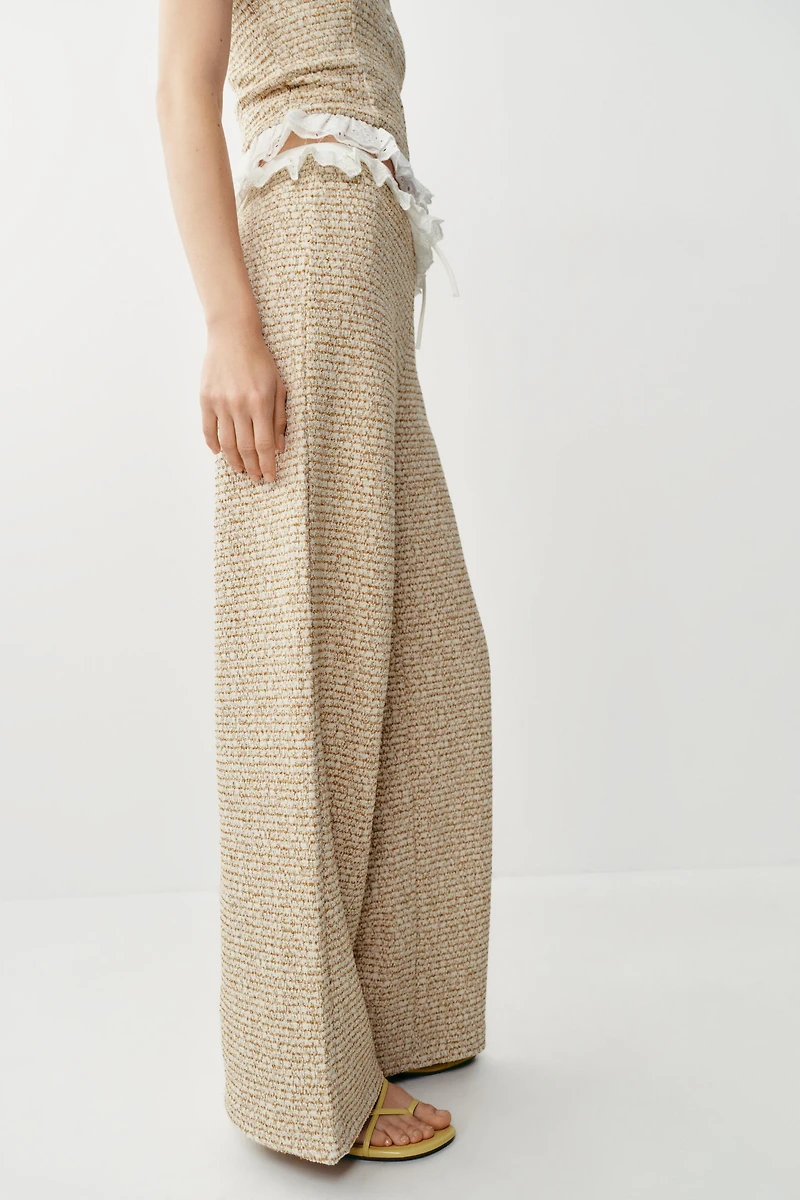 TEXTURED RUFFLE PANTS
