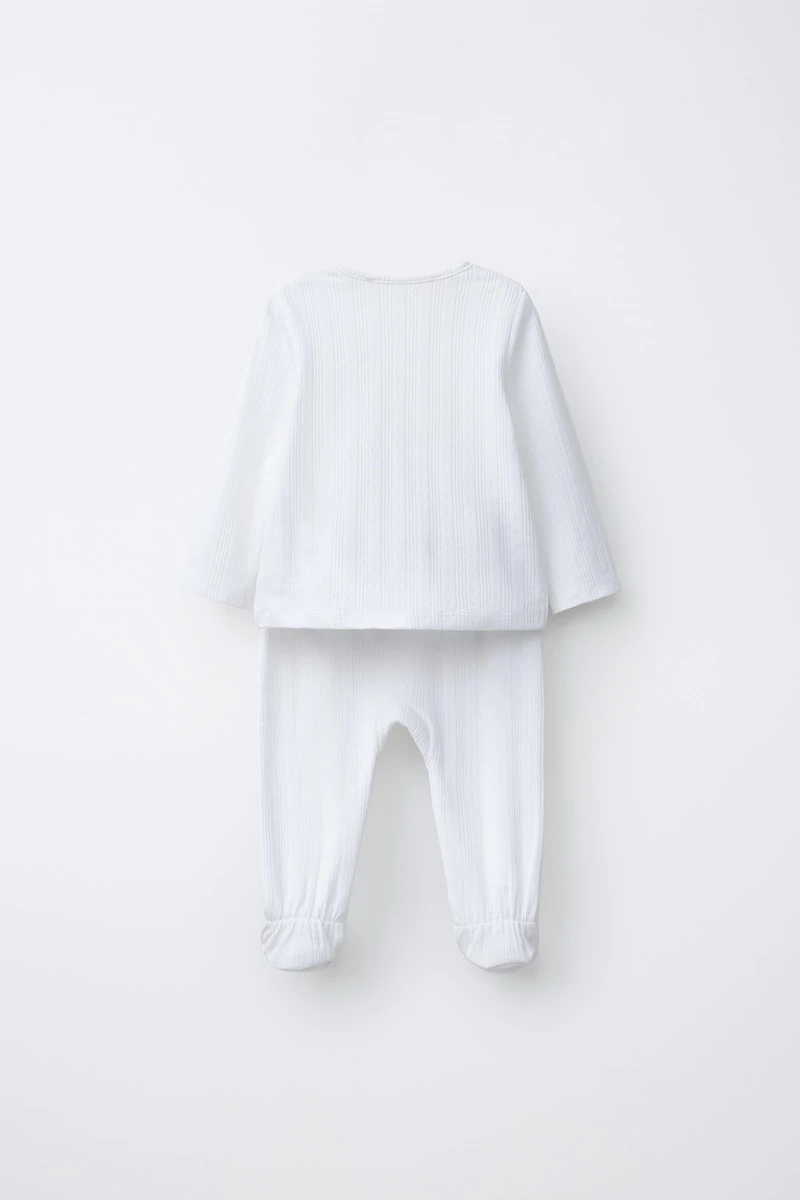 TEXTURED TOP AND LEGGINGS SET