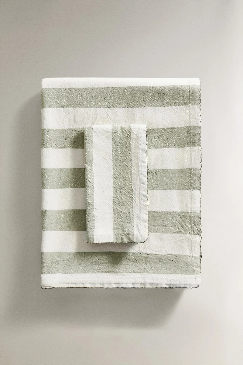 NAPPE RAYURES FIL TEINT
