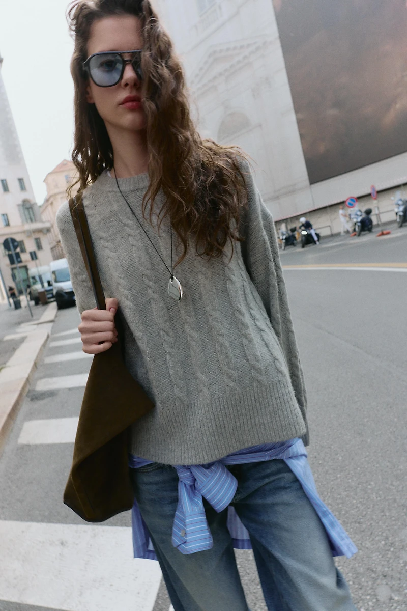 PULL EN MAILLE DOUCE À CÂBLES