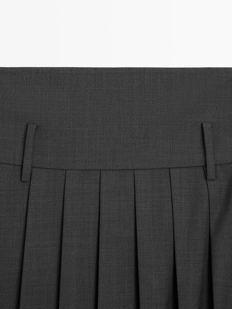Jupe courte plissée taille large
