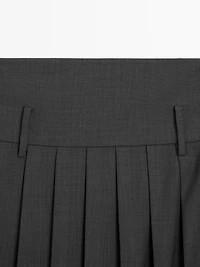 Jupe courte plissée taille large