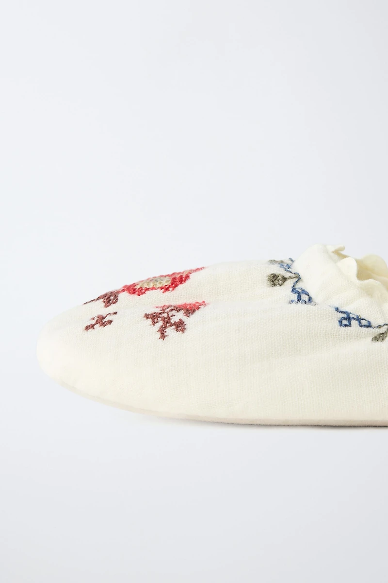 EMBROIDERED SLIPPERS