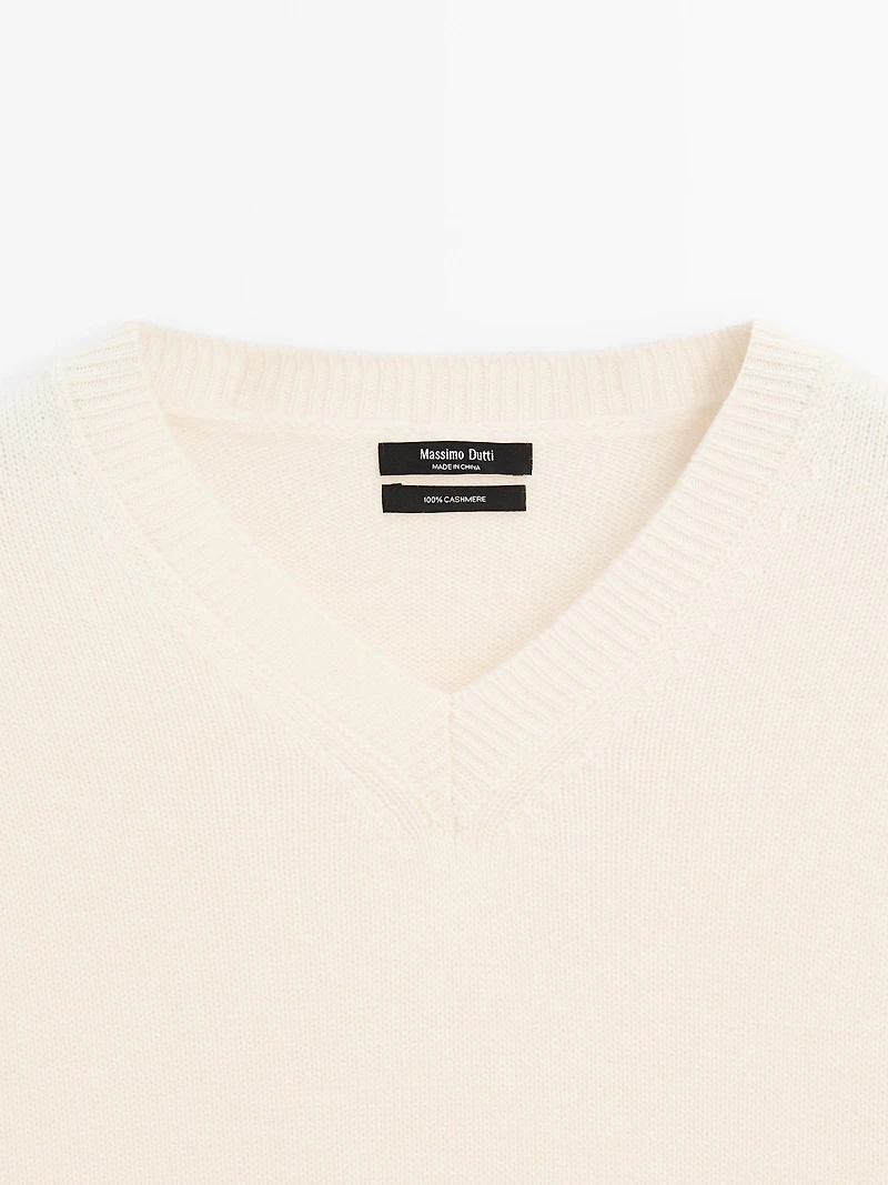 100% cashmere oversize V-neck sweater