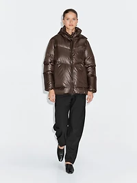 Water-repellent puffer jacket with detachable hood