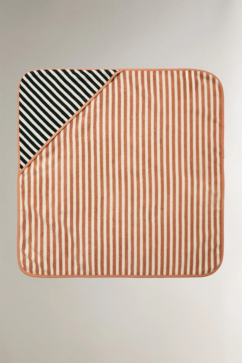 REVERSIBLE STRIPED HOODED BABY TOWEL
