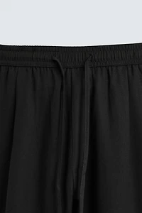 RELAXED FIT FLOWY PANTS