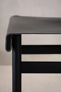 STOOL 01