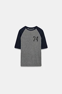 T-SHIRT AVEC NUMÉRO À CLOUS