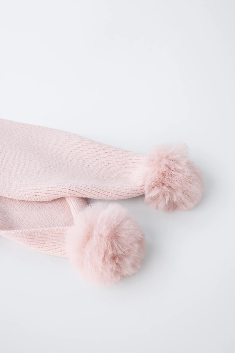 POMPOM KNIT SCARF
